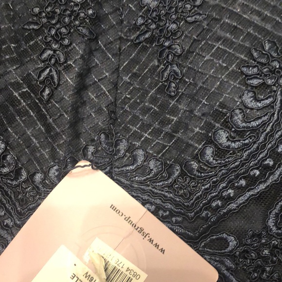NWT JS Collection Scallop V Neck Embroidered Mesh Gown Size 16W - Picture 10 of 10